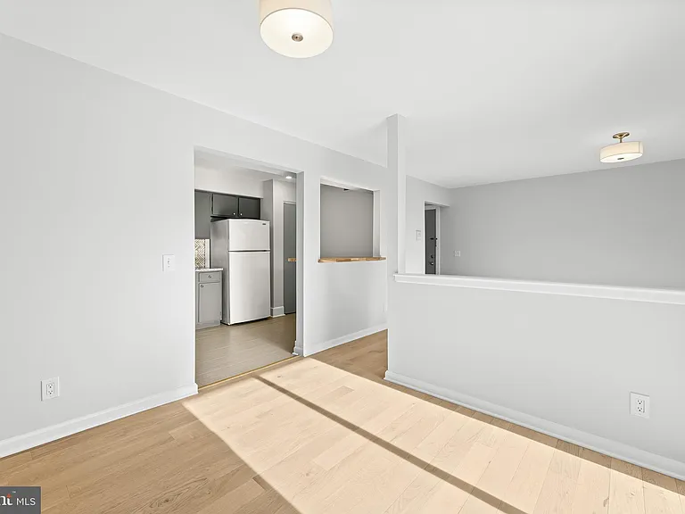 3226 Sayre Dr — Photo 5