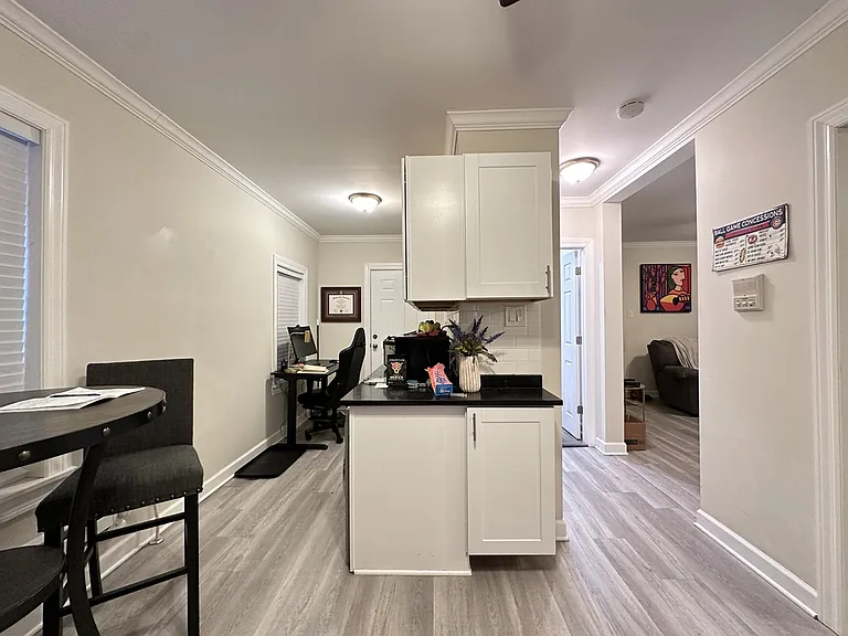 839 W Cornelia Ave #S2 — Photo 8