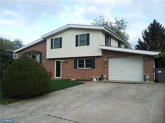 2nd image of 301 Rosewood Dr