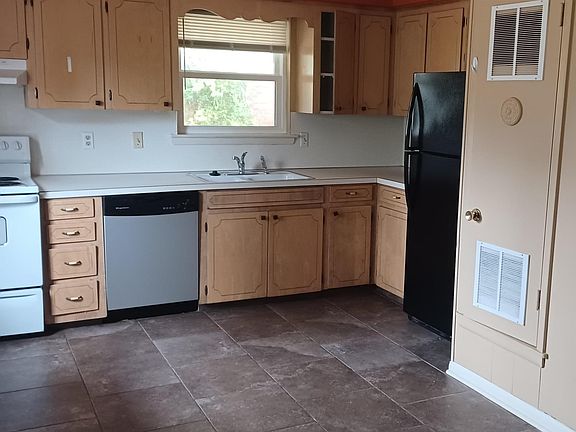 2nd image of 9 Bobolink Cir