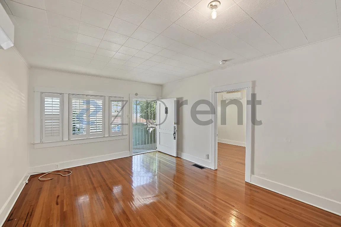 2 bed, 864 sqft, $4,500 — Photo 2