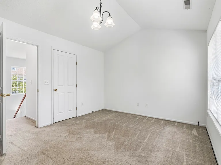 1113 Green Knoll Dr — Photo 25