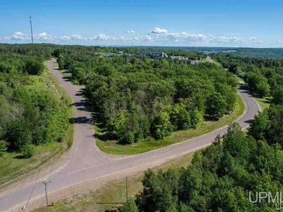 12 Captains Dr, Hancock, MI, 49930