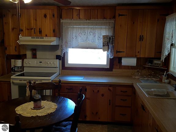5th image of 2608 Greenwood Dr