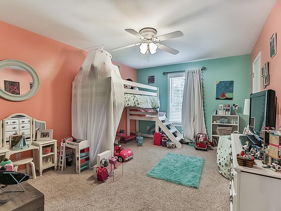 4th image of 1017 Trenton Ct
