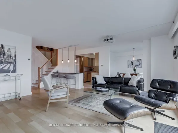 60 Southport St Unit 214, Toronto, ON M6S 3N4