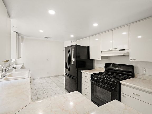 5th image of 13203 Vanowen St APT 7