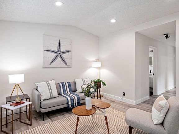 3rd image of 425 Avenida Arboles
