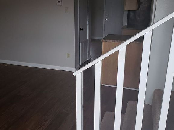 3rd image of 903 Parkwood Dr APT 403