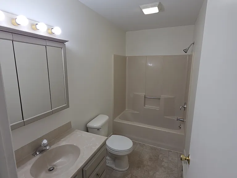 1514 N Reading Rd #B — Photo 3