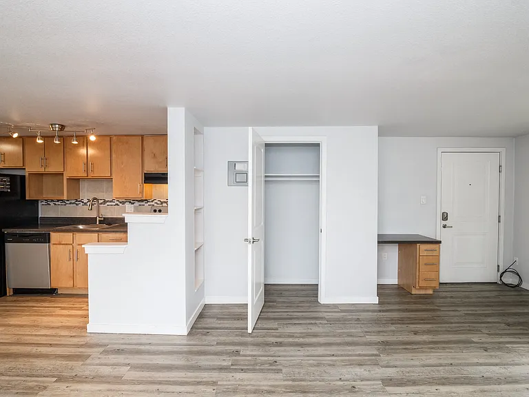 410 Delaware St — Photo 48