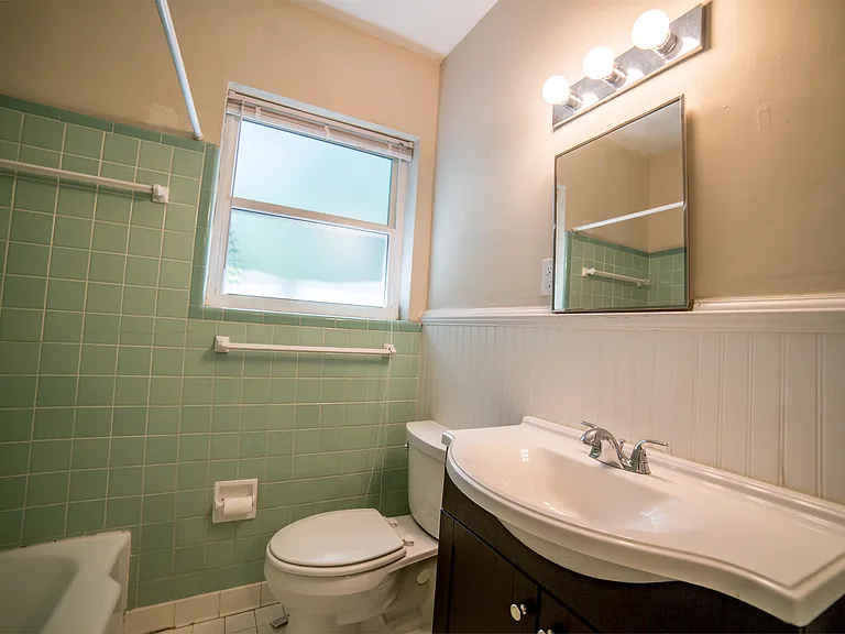 1079 SW 11th Ter — Photo 19