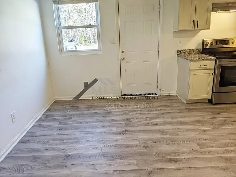 1302 Marne Ave — Photo 4