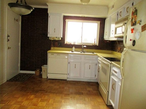 5th image of 9453 Bay Colony Dr APT 3E