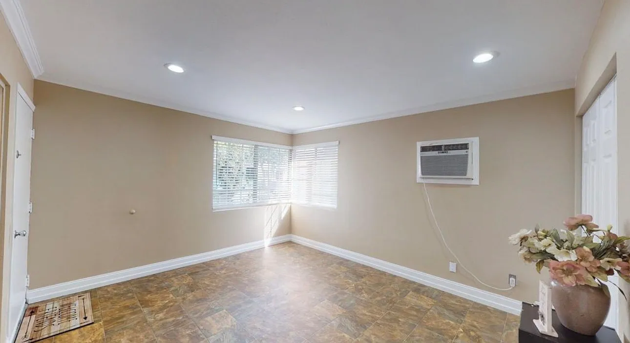 1 bed, 813 sqft, $2,200 — Photo 3