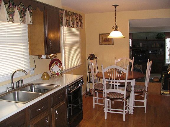 4th image of 309 Colonial Dr