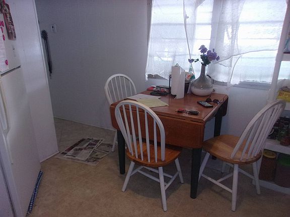5th image of 814 E Colonial Cir