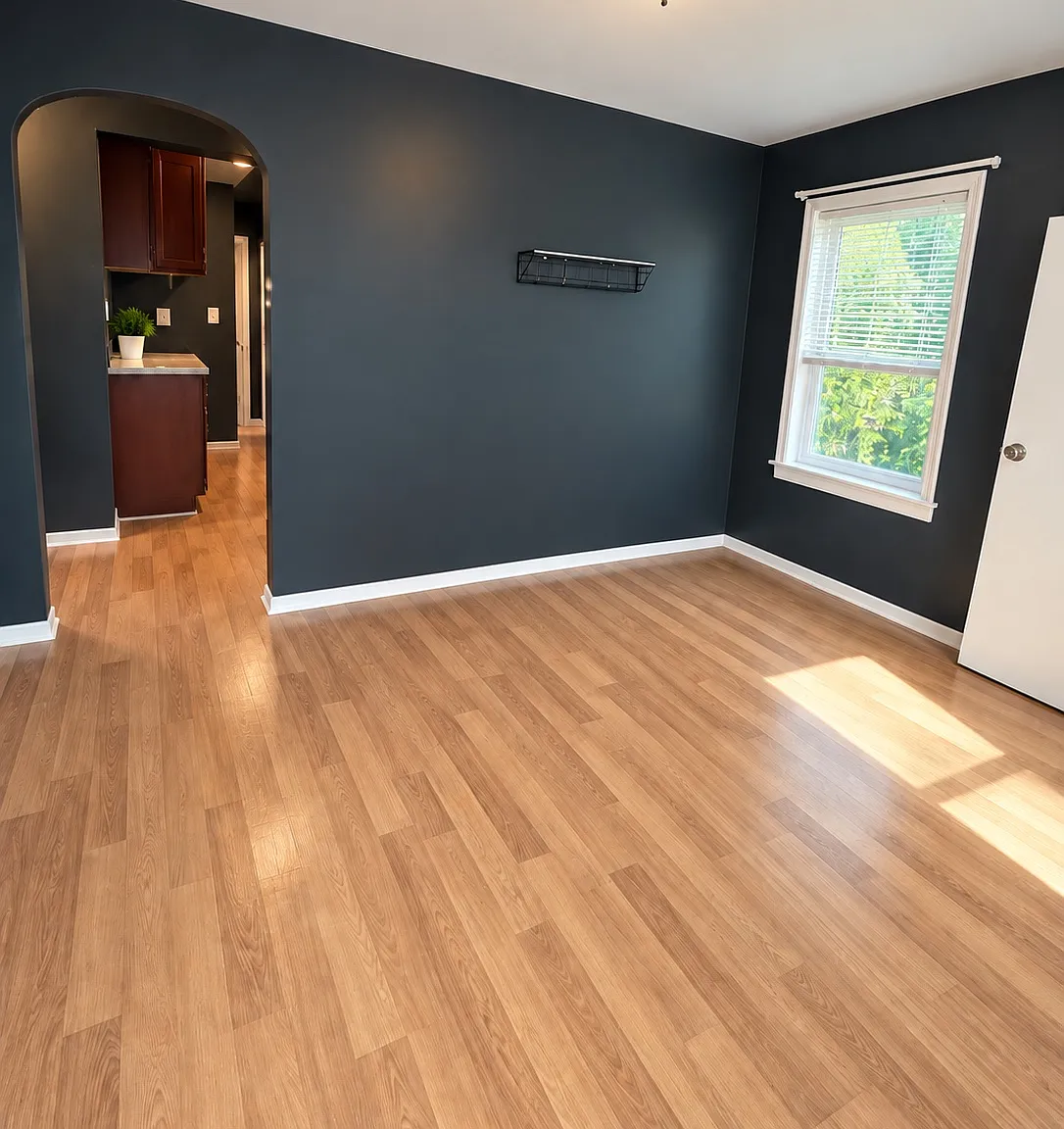 3 bed, 1000 sqft, $1,300 — Photo 4