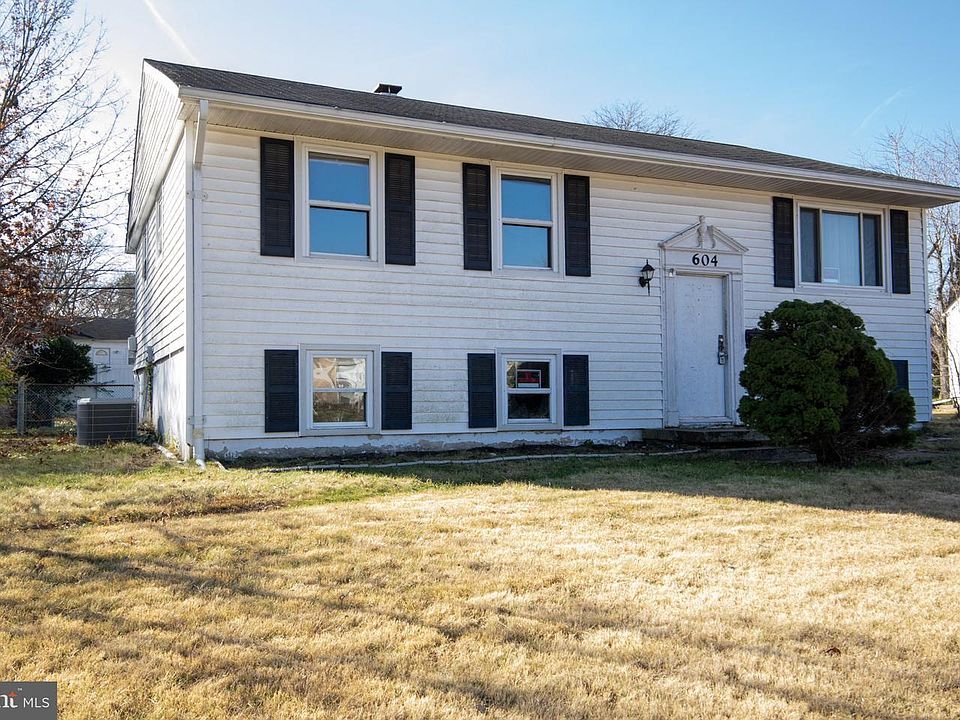 2nd image of 604 Lacewood Dr