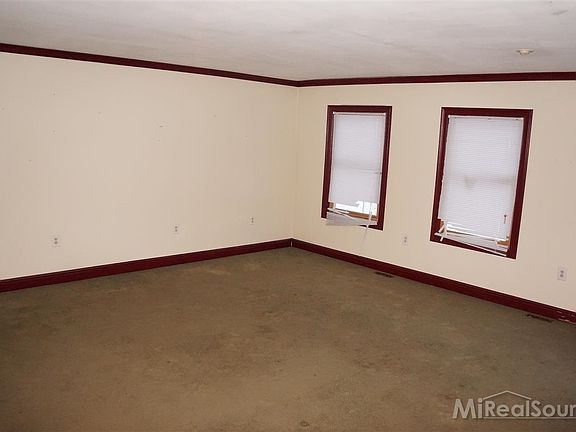 4th image of 715 S Marias Ave