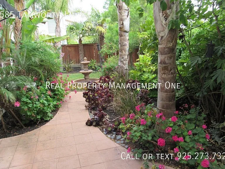 2585 Tamworth Ln — Photo 33