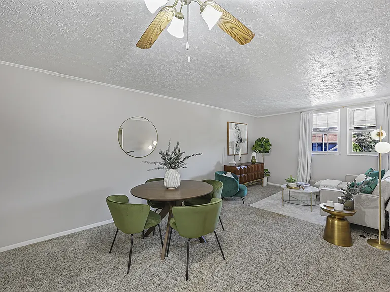 Wood Creek Apartments — Photo 8