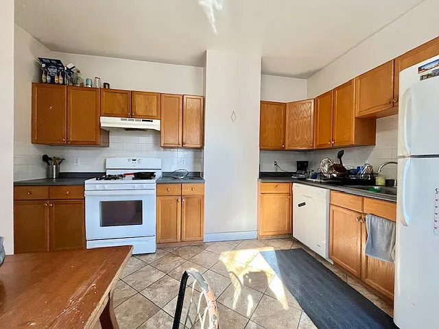 140 Brooks St #2 — Photo 4