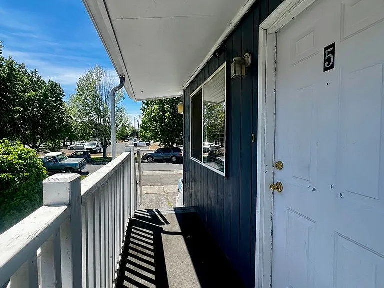 13 S 9th Ave — Photo 3