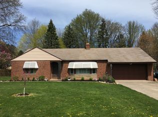 21640 Riviera Dr, Fairview Park, OH 44126