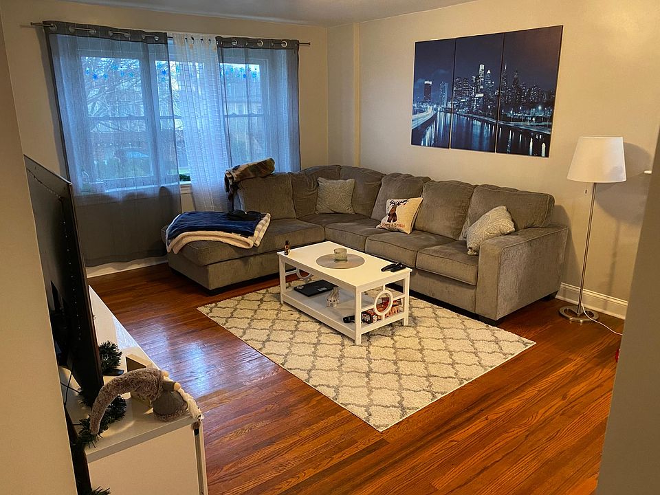 1st image of 702 Brighton St Floor 1