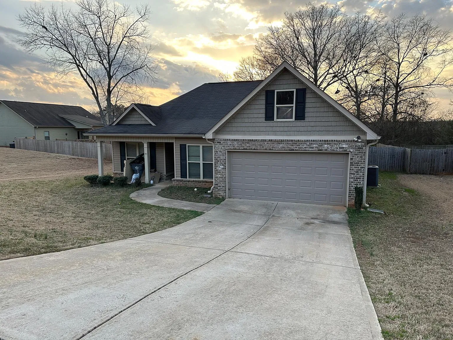 4 bed, 1565 sqft, $1,995 — Photo 2