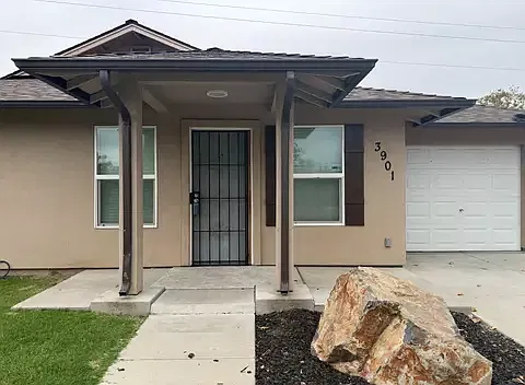 2 bed, 1351 sqft, $2,200 — Photo 1