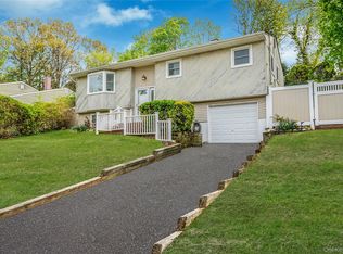 8 Gaymor Lane, Farmingville, NY 11738