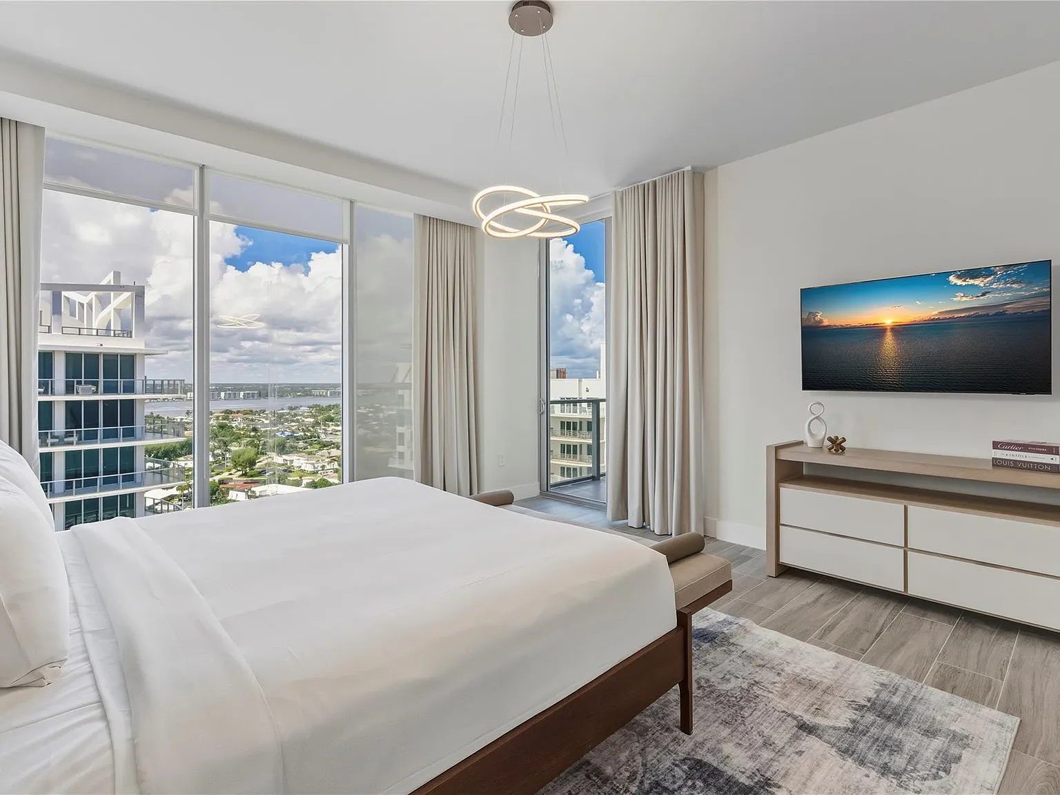 2 bed, 3.0 bath, 3390 sqft, $26,000 — Photo 2