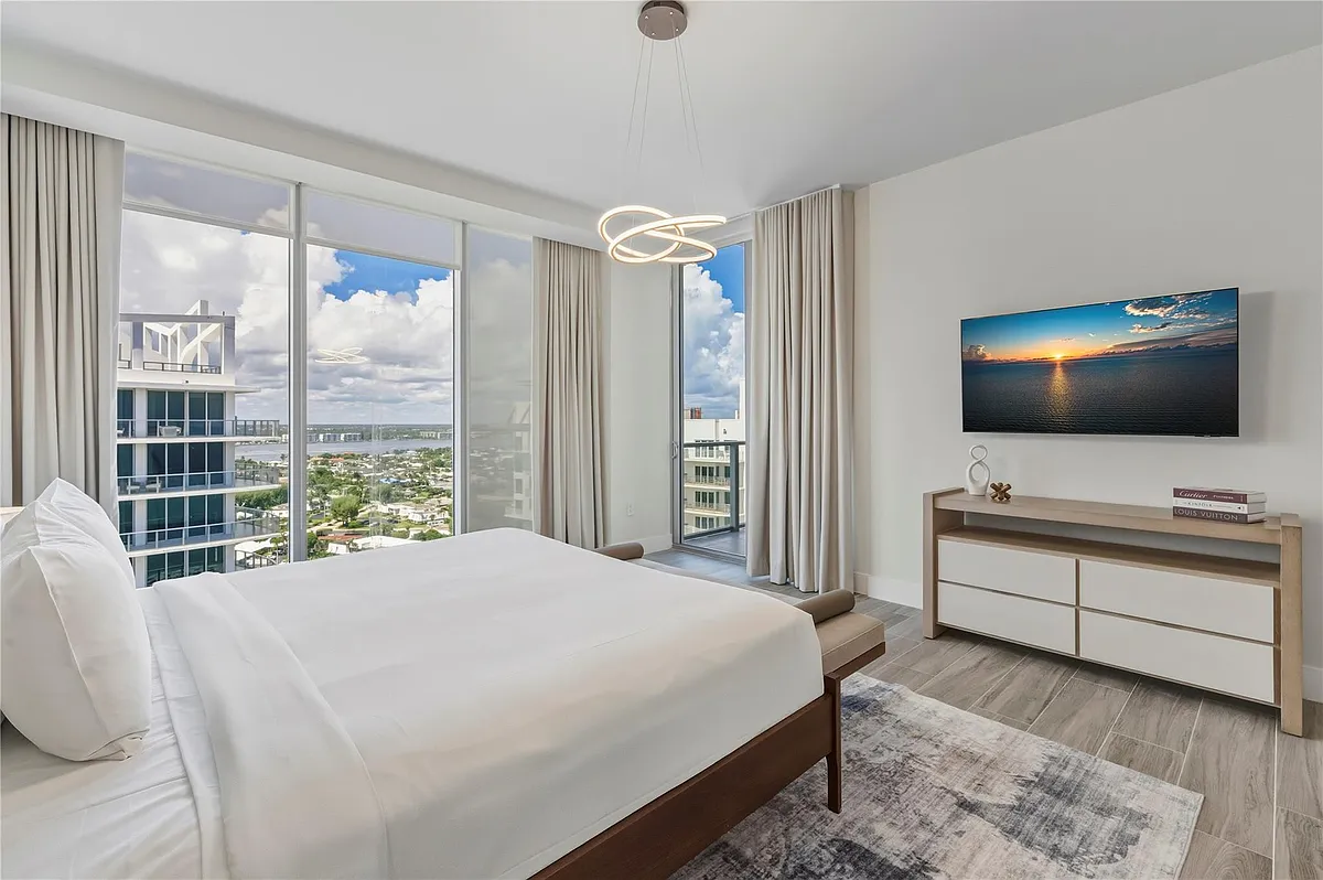 Building Photo - 3100 N Ocean Dr #HPH6