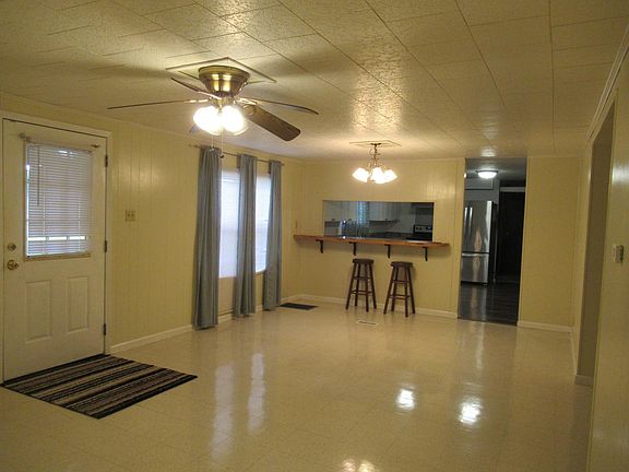 Dining/den area - "pass through" from kitchen