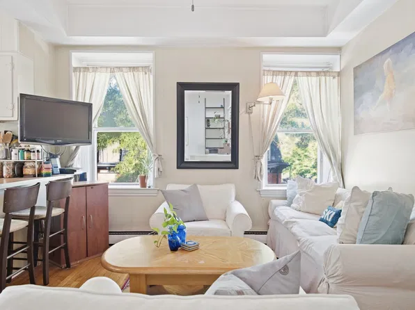 515 E 6th St #3A, Boston, MA 02127