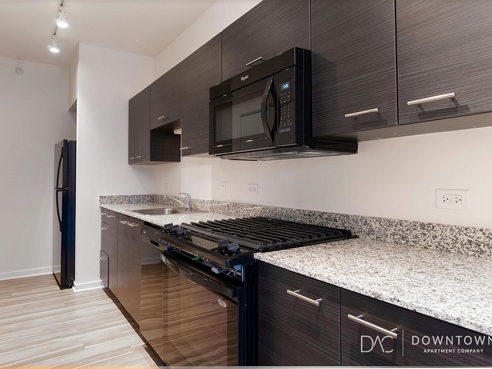 1st image of 700 N La Salle Dr #1005