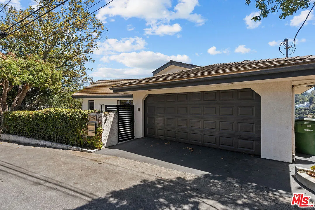 3 bed, 3.5 bath, 3456 sqft, $10,995 — Photo 2