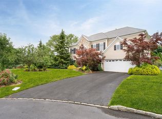 48 Avolet Ct, Mount Sinai, NY 11766