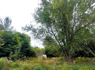 11 Center St, Dexter, ME 04930