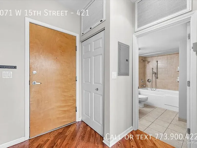 1071 W 15th St #421 — Photo 3