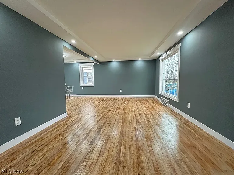 22000 Kenison Ave — Photo 3