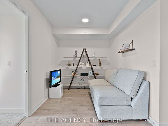 5th image of 10 Wilby Cres #509