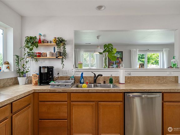 5th image of 16495 Greenbrier Street SE