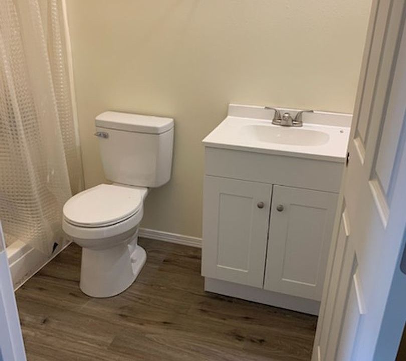 2nd image of 1660 Runge Ave APT 4