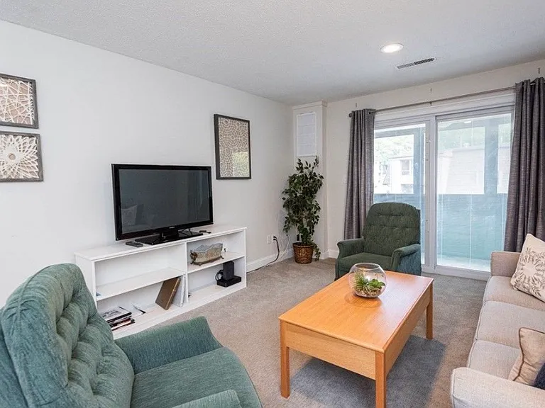 1 Greenbriar Dr #305 — Photo 8