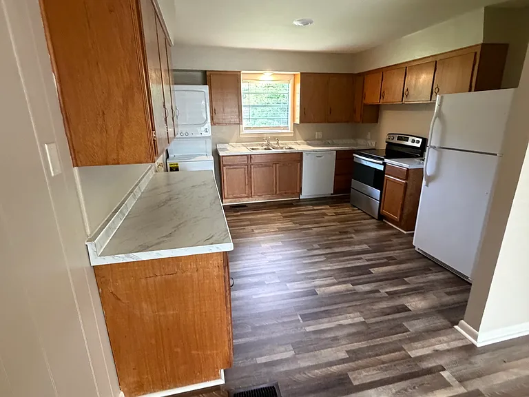 385 S 21st St — Photo 8