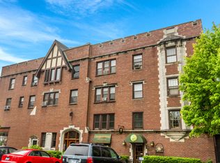 1103 Holly Ct APT 202, Oak Park, IL 60301