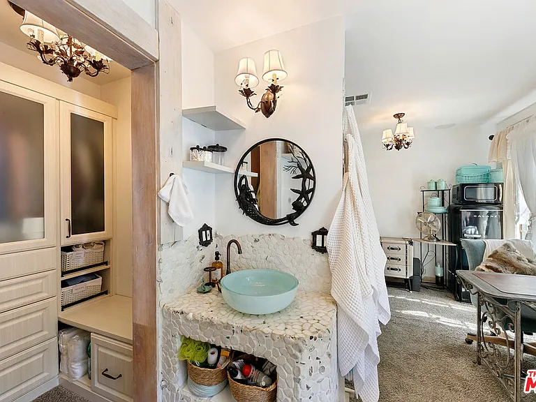 2851 Seabreeze Dr — Photo 36